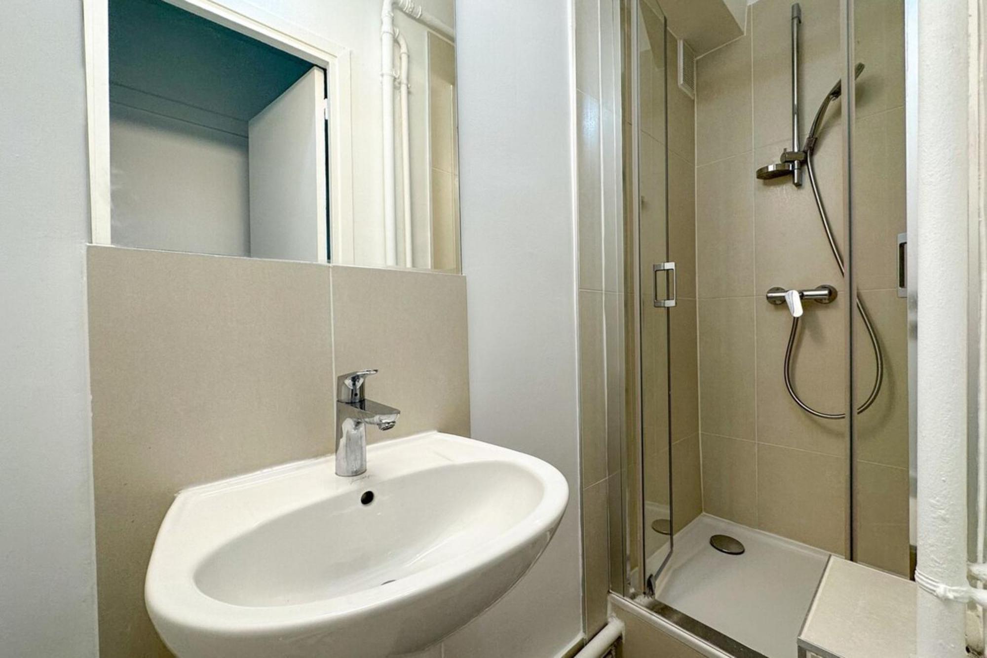 Flexliving - Whole - Remusat Apartment